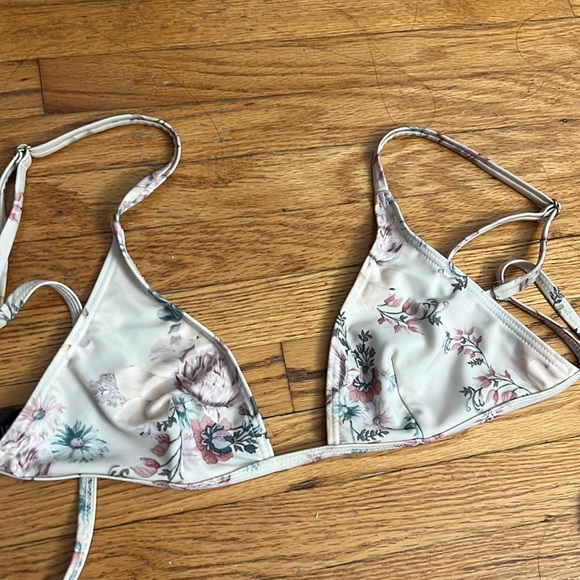 Bikini - Picture 2 of 7